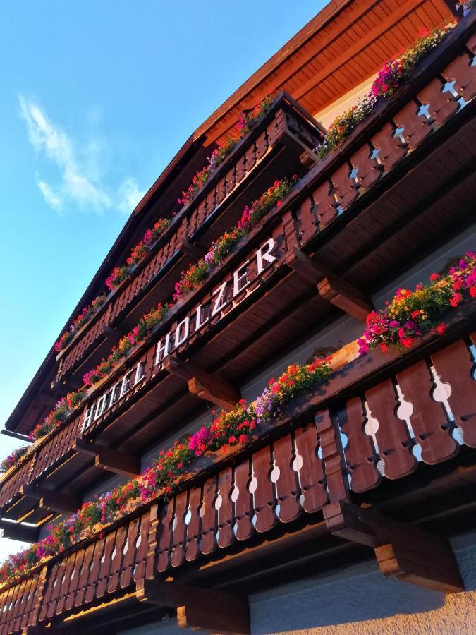 Hotel Holzer Sexten Bagian luar foto
