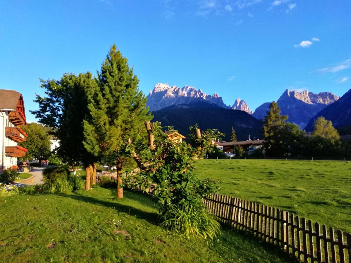 Hotel Holzer Sexten Bagian luar foto