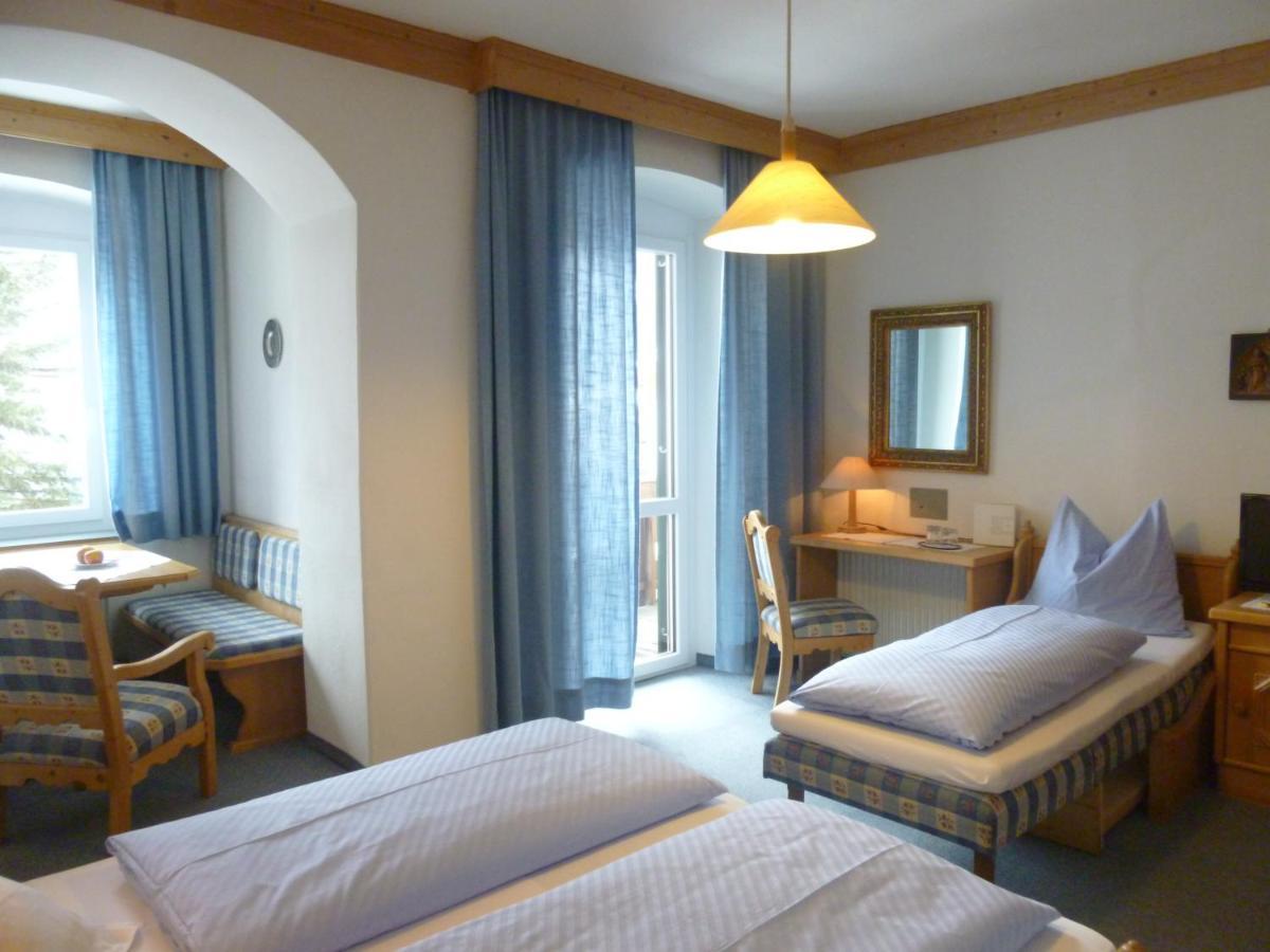 Hotel Holzer Sexten Ruang foto