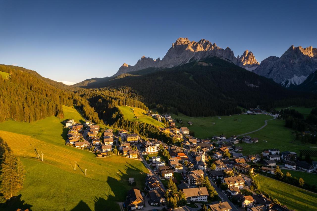 Hotel Holzer Sexten Bagian luar foto