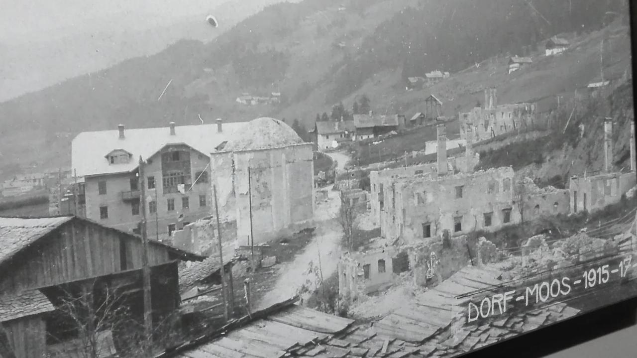 Hotel Holzer Sexten Bagian luar foto