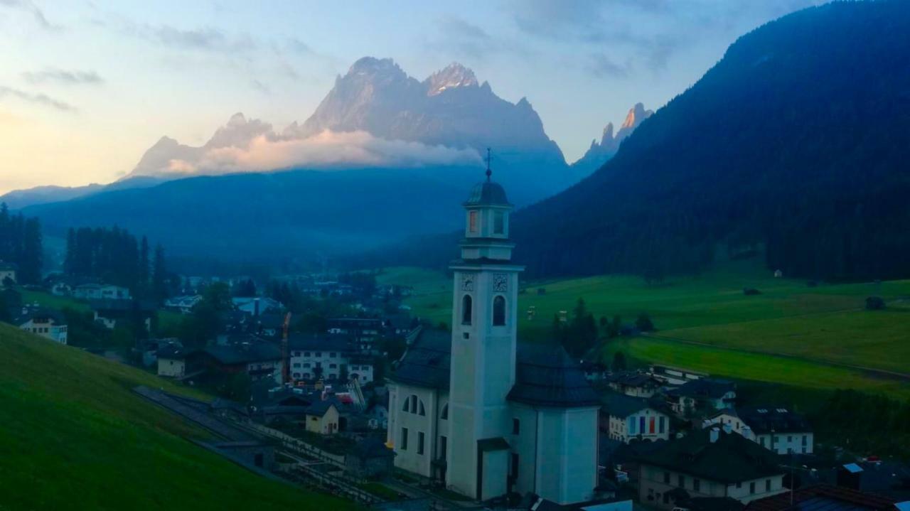 Hotel Holzer Sexten Bagian luar foto